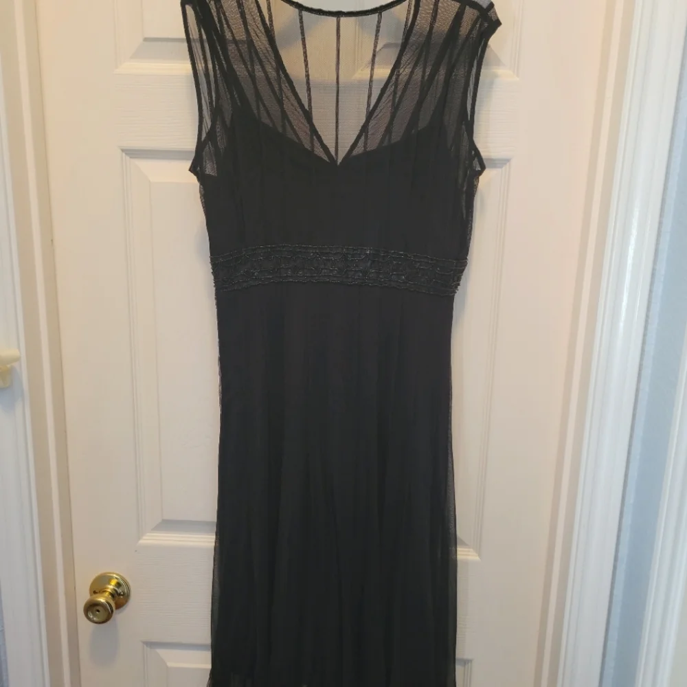 Elegant V-neck Black Cocktail Dress with sequins / embellishments, sheer Sz 6 - Picture 5 of 6